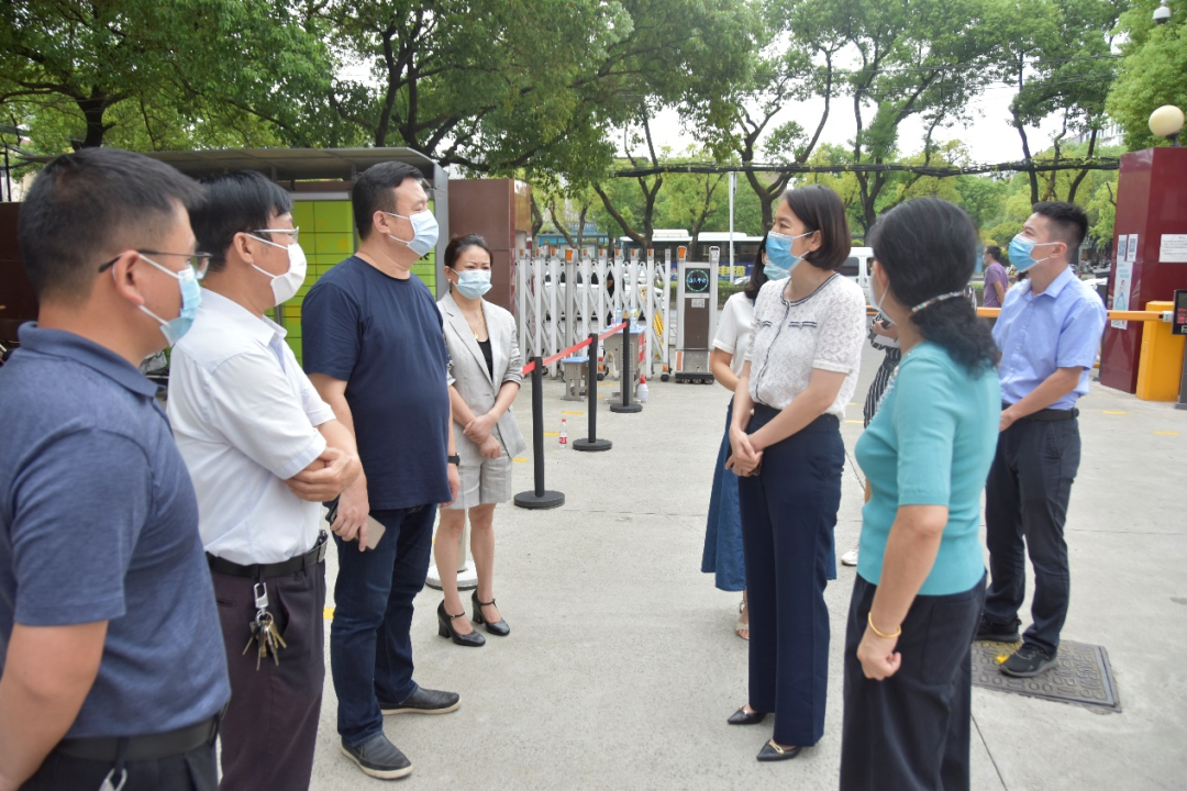 ? 青云譜區(qū)胡啟明副區(qū)長、市教育局領導分別蒞臨南昌民德學校檢查疫情防控及秋季開學準備工作